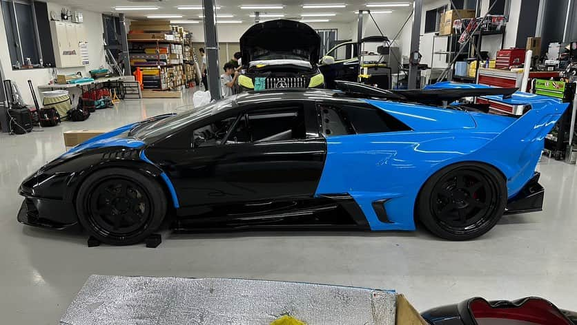 Wataru Katoさんのインスタグラム写真 - (Wataru KatoInstagram)「NEW LB⚡︎works lamborghini drift machine😆 7月16日北海道旭川市カムイドリフトまでギリギリ？ハーネスとコンピューター設定が間に合えば。 @daigosaito87 次第😆 残すは1週間。間に合ってくれ〜 😆 @libertywalk_tokyo_harajuku  @gmeister_kouji  @yokohama.rubber_jp  @lamborghini #libertywalk #lbworks #lb #drift #7月16日 #kamuidrift #drift #supercar #jdm #jdmcars  #new #machine #crazy #1500hp #d1 #挑戦 #革命 #衝撃 #happy #北海道 #旭川市 #jdm  #jdmcars  #stancenation  #lamborghini #lamborghinimurcielago」7月5日 13時22分 - libertywalkkato