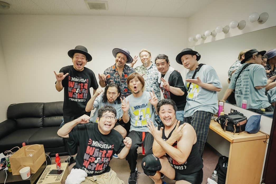上江洌清作のインスタグラム：「WWWtour2023  新潟‼️  with サンボマスター‼️  アツアツ熱暑の新潟LOTS  サンボのおかげでさらに灼熱のLIVEでした❤️‍🔥  @sambomaster_official   @mongol800_official   photo by @saru_0305   #mongol800   #モンパチ  #サンボマスター  #サンパチ」