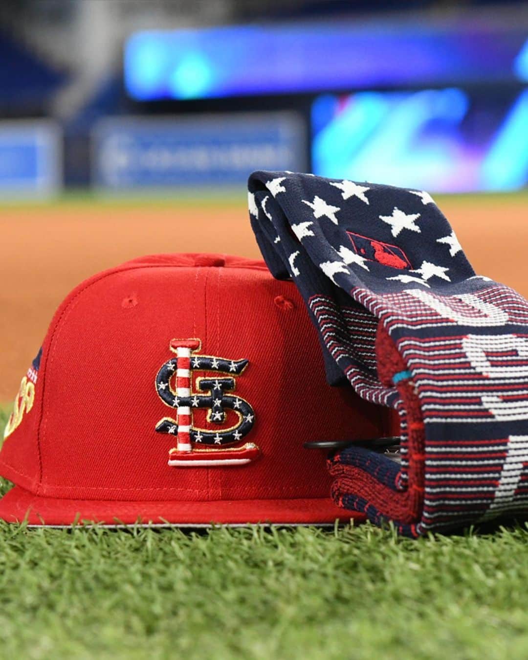 MLBさんのインスタグラム写真 - (MLBInstagram)「4 the 4th.  Teams are wearing all the red, white and blue gear on the #FourthOfJuly !」7月5日 13時25分 - mlb