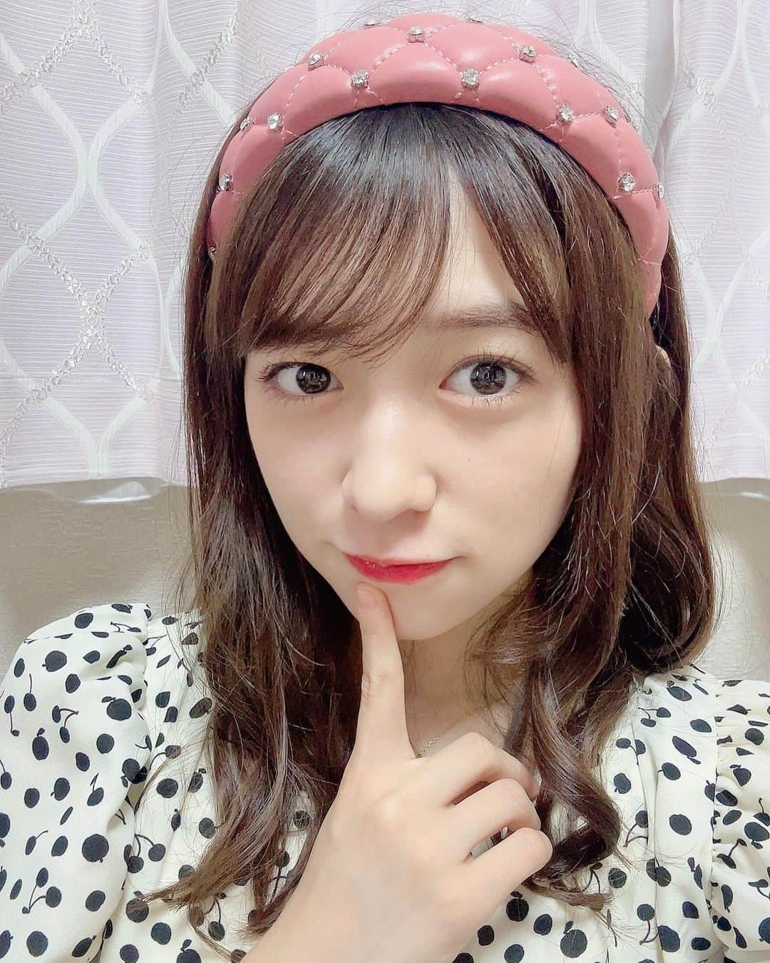 小泉遥香のインスタグラム：「￤𝓶𝓾𝓷𝔂𝓾…🩷🫰  むにゅっ。する？  headband&ring…@mel_cinna_official 🫶  #自撮り #カチューシャ #指輪 #むにゅ  #ピンク #メルシーナ #アクセサリ#アイドル #pink#melcinna#ad#idol」