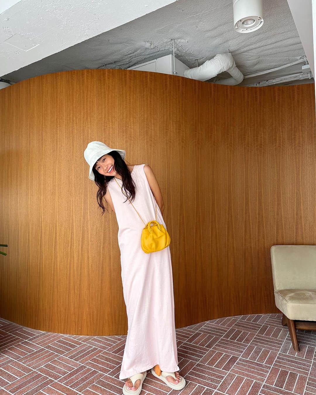 ungrid_yurieさんのインスタグラム写真 - (ungrid_yurieInstagram)「🍑🍊🌈🥞🪻🐚🌼 色色 夏ですね #searoomlynn#カラーファッション#古着」7月5日 13時51分 - chiku_y34