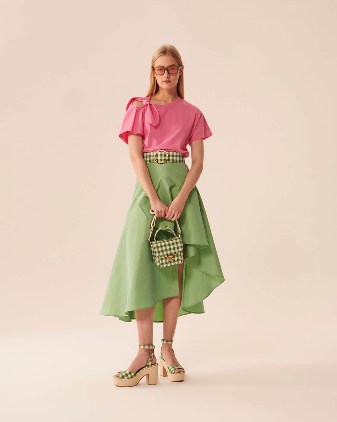 タラジャーモンのインスタグラム：「Summer days are like summer skirts: light, colourful and always welcome !  #tarajarmon #fashion #PE23 #newin」