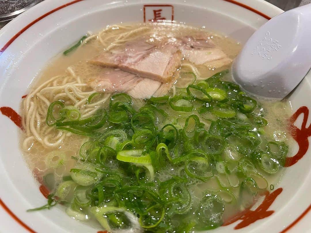 のインスタグラム：「博多来たから νガンダム 見たり ラーメン食べたり ラジバンダリ‼️ 長浜屋台 やまちゃん 中洲店 連れて行ってもらいました うまかったぁ 前野社長ご馳走サマンサタバサでした😋  #福岡グルメ  #博多 #中洲 #長浜屋台やまちゃん中洲店  #ラーメン #替え玉してもうた #うまかったぁ #ラジバンダリ西井」