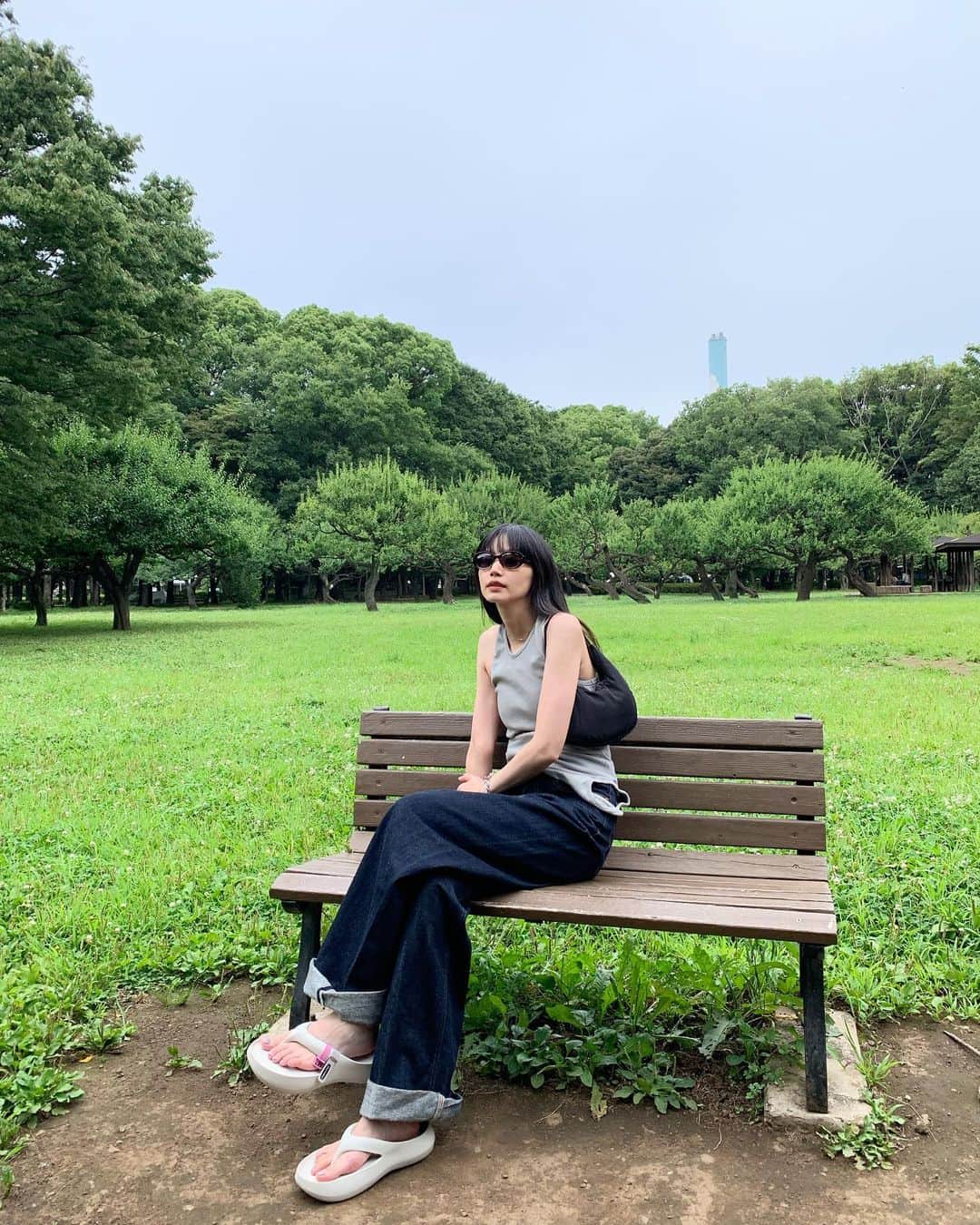 Shiho Sasakiのインスタグラム：「気になっていたサンダルをゲット🩴 クッション性に優れていて、とにかく履き心地抜群な lowclassic×Taw&Toe のサンダル⭕️ 日本ではなかなか手に入らないブランドは buymaを利用させてもらう事が多いです！  今回も、注文してからスムーズに発送までしてくれて1週間ちょっとで届いたよ♡  #buyma #buymastyle #lowclassic」