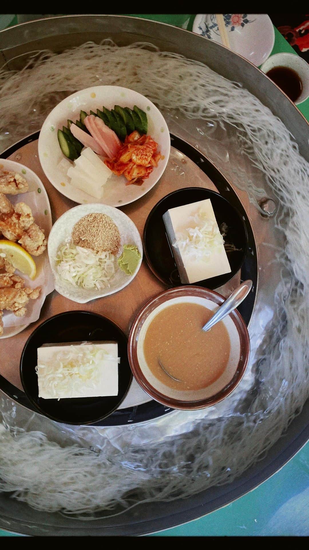 岩崎拓馬のインスタグラム：「🏞️🏞️🏞️🏞️ . . メイがリール作ってくれた🫶  流しそうめん食べに栃木へ（回るそうめん）  水が美味しいとなんでも美味しくなるね💗  幸せ時間だった🫶🫶🫶🫶 . . #流しそうめん #栃木 #happytime」