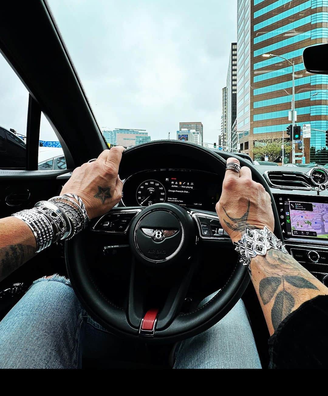 コディ サンダーソンのインスタグラム：「@losangeles driving destination @thecasamadera @arlenraubach @bentleymotors #navajo #silver」