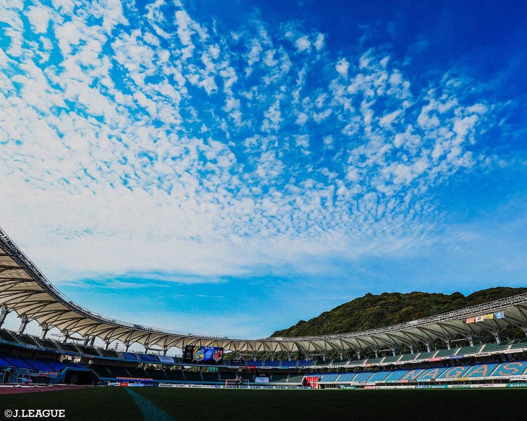 Ｊリーグさんのインスタグラム写真 - (ＪリーグInstagram)「空×スタジアム🏟☀️🌙  もうすっかり夏の空、気候になってきましたね😌 今回は夏の綺麗なスタジアムをご紹介❗️皆さんも試合の合間に空を見上げてみては❓👀  #Jリーグ #jleague #サッカー #soccer #football #J30」7月5日 14時39分 - jleaguejp