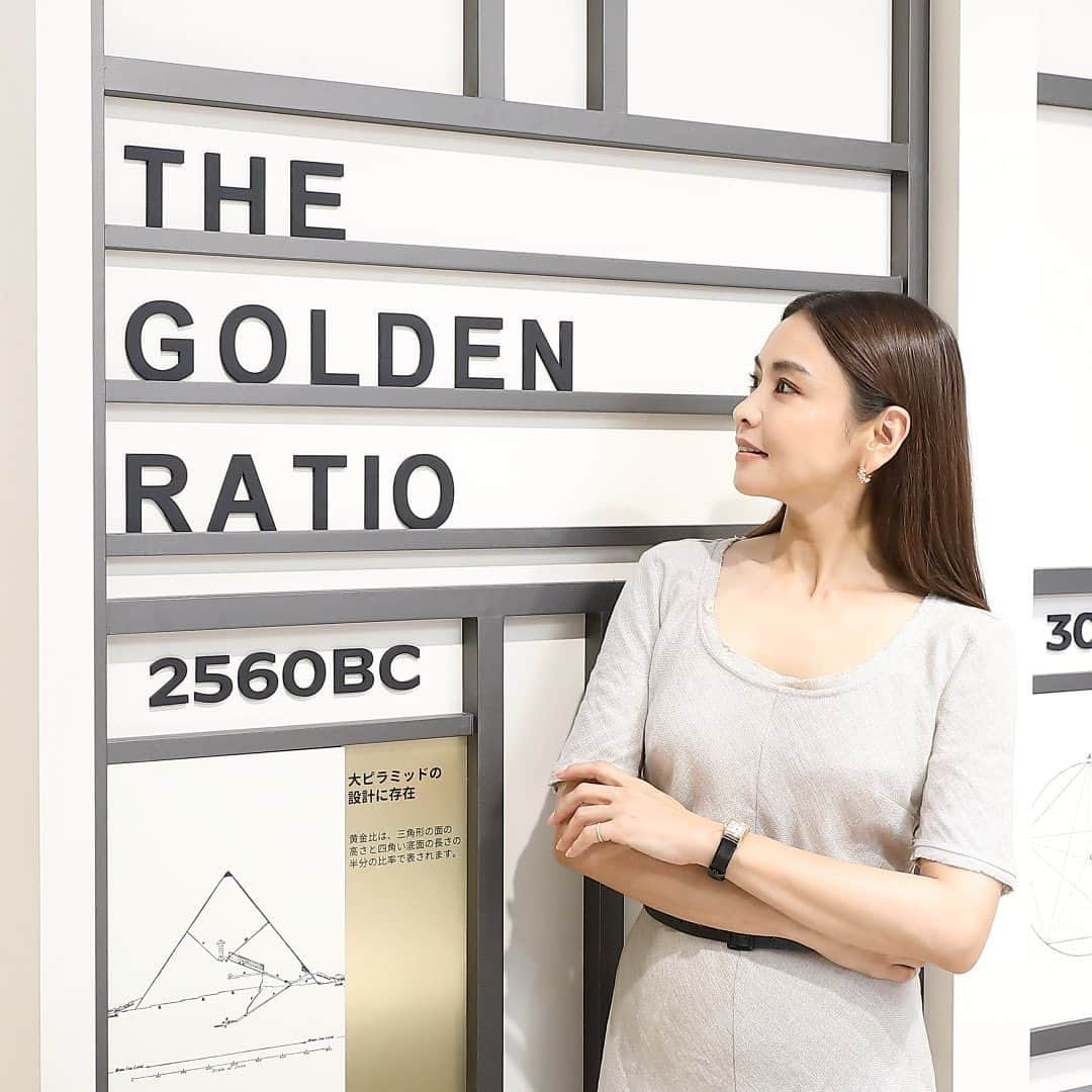 滝沢眞規子さんのインスタグラム写真 - (滝沢眞規子Instagram)「ジャガー・ルクルトの 「The Golden Ratio－黄金比ー」展に伺いました✨ 私が今回着用したのは「レベルソ・クラシック・スモール・デュエット」表と裏の両方が楽しめるいつかは欲しい時計です✨  会期中はメゾン専任時計師による時計の分解・組立の実演もあるそう✨ 7/11（火）まで伊勢丹新宿店 ザ・ステージにて開催中です✨  @jaegerlecoultre #jaegerlecoultre #TheGoldenRatio #Reverso #ジャガールクルト #レベルソ」7月5日 14時42分 - makikotakizawa