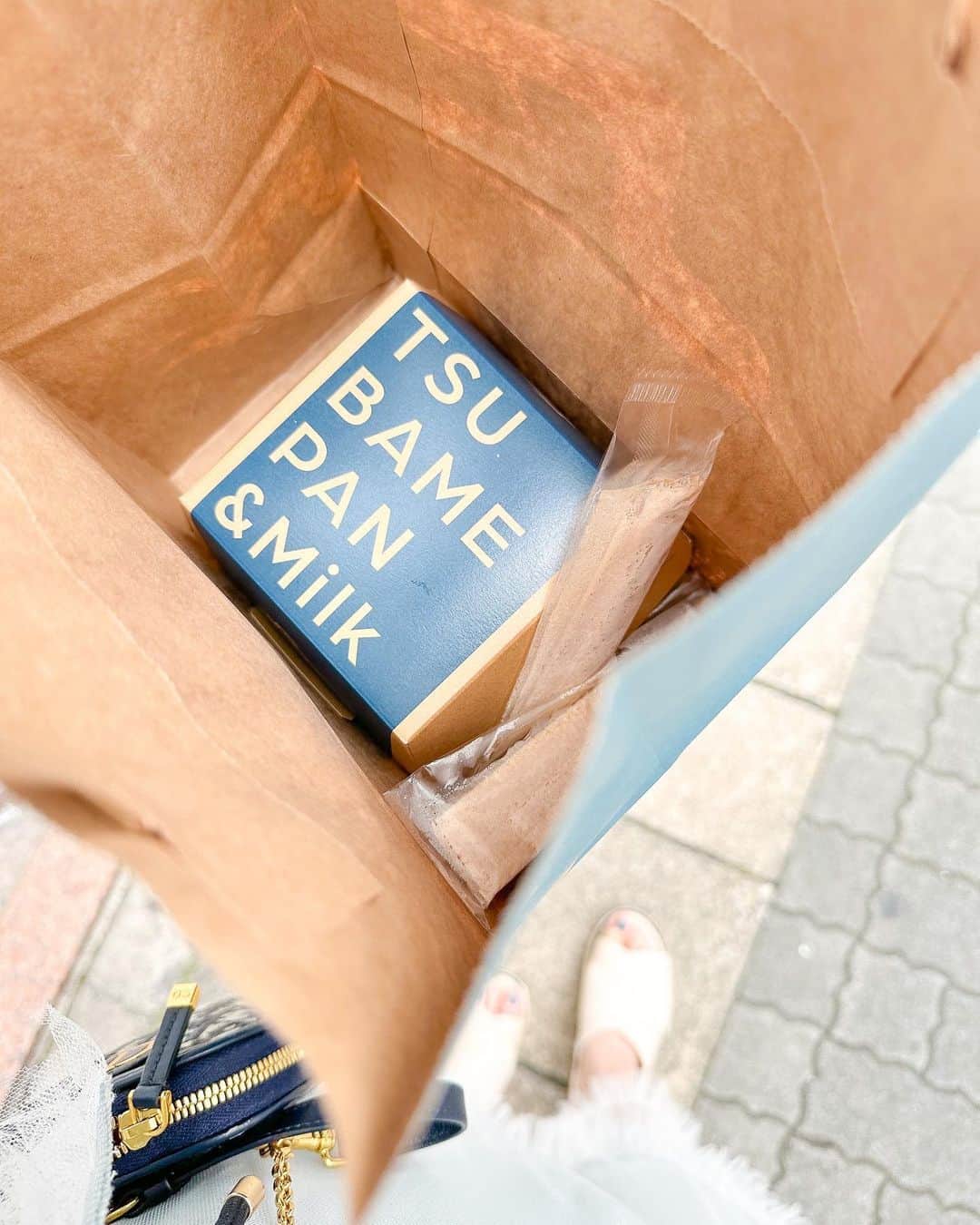 谷口夢奈さんのインスタグラム写真 - (谷口夢奈Instagram)「🥚🍞 ⁡ ⁡ とろとろオムレツサンド🤤 ⁡ イートインしたかったんだけど 2時間待ちで諦め…🥹 テイクアウトがあったのでそちらを選び 新幹線の中で食べました🥰🫶🏻 ⁡ こぼれそうな卵が口の中いっぱいで 埋め尽くされて幸せ感じながら完食🙏🏻 ⁡ ⁡ 他にもおいしそうなメニューたくさんあって イートインでリベンジしたい🤍 ⁡ ⁡ ⁡ #つばめパン #つばめパンandmilk #名古屋グルメ #名古屋カフェ #名古屋ランチ #たまごサンド #オムレツサンド #nagoyacafe #cafestagram #eggsandwich #bakery #먹스타그램 #맛스타그램」7月5日 18時00分 - yuna_tani
