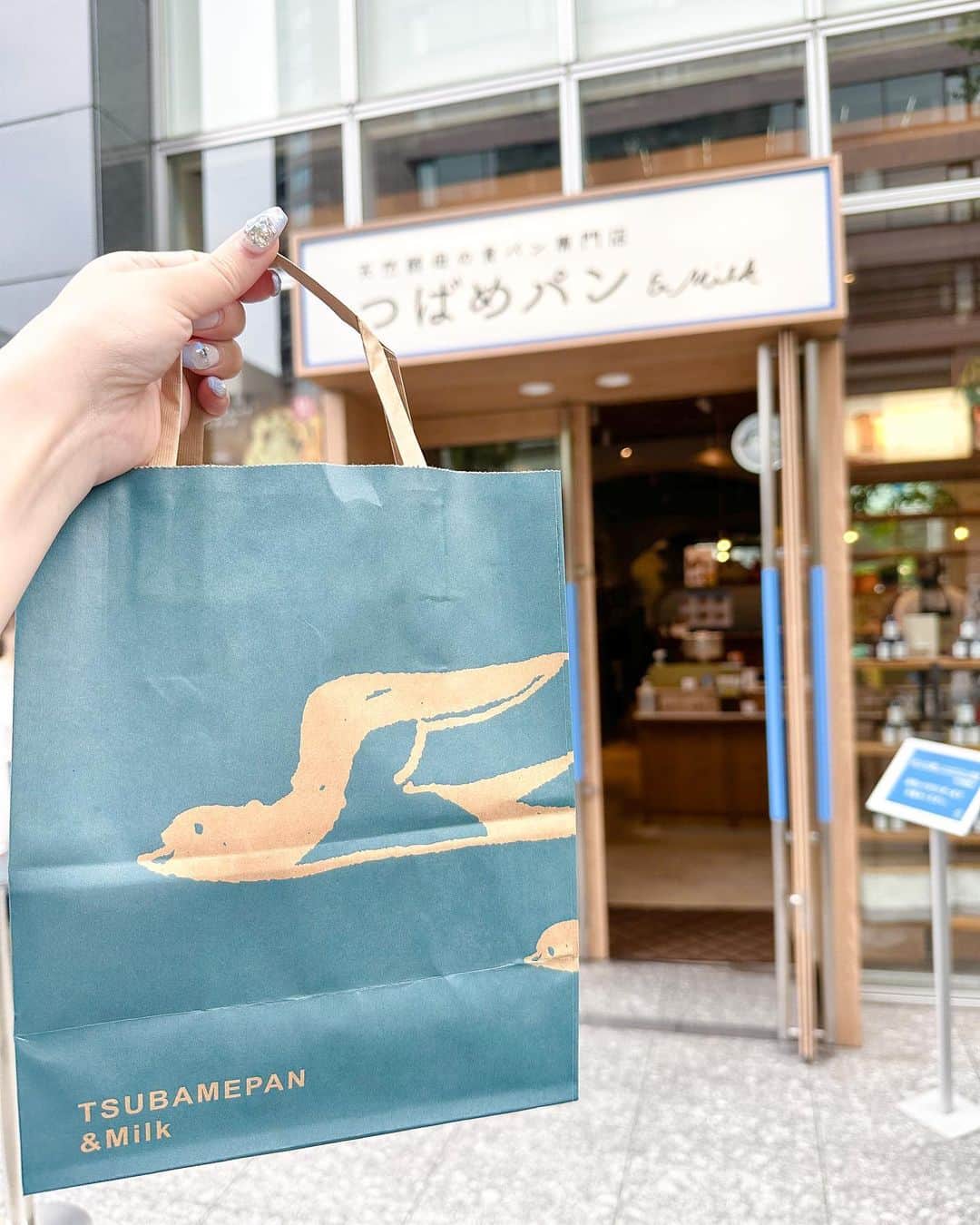 谷口夢奈さんのインスタグラム写真 - (谷口夢奈Instagram)「🥚🍞 ⁡ ⁡ とろとろオムレツサンド🤤 ⁡ イートインしたかったんだけど 2時間待ちで諦め…🥹 テイクアウトがあったのでそちらを選び 新幹線の中で食べました🥰🫶🏻 ⁡ こぼれそうな卵が口の中いっぱいで 埋め尽くされて幸せ感じながら完食🙏🏻 ⁡ ⁡ 他にもおいしそうなメニューたくさんあって イートインでリベンジしたい🤍 ⁡ ⁡ ⁡ #つばめパン #つばめパンandmilk #名古屋グルメ #名古屋カフェ #名古屋ランチ #たまごサンド #オムレツサンド #nagoyacafe #cafestagram #eggsandwich #bakery #먹스타그램 #맛스타그램」7月5日 18時00分 - yuna_tani