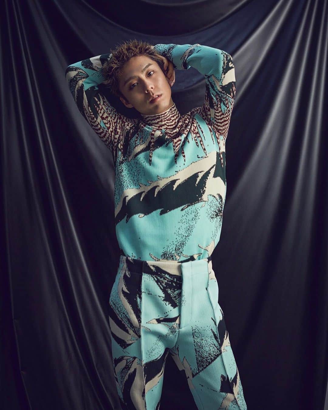 小野塚勇人のインスタグラム：「「EXILE TRIBE MAGAZINE」にて精霊の守り人について語ってます！ 皆様是非チェックしてみてください☺️！  #exiletribemagazine  #劇団EXILE #精霊の守り人」