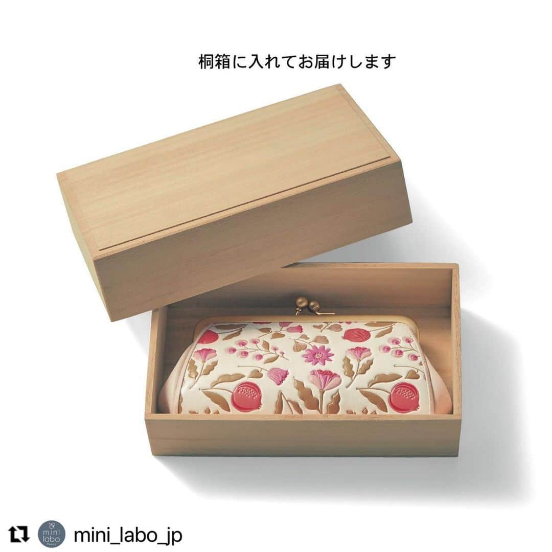 【公式】ベルメゾンさんのインスタグラム写真 - (【公式】ベルメゾンInstagram)「今回は @mini_labo_jp with の投稿をご紹介いたします✨ ・・・ 𓍯   𓂃◌𓈒𓐍  使い心地にも魅了される親子がま口   𓂃◌𓈒𓐍  ☞浅草文庫親子がま口［日本製」／ザクロ 「ミニラボ」  ミニラボデザインところんとした小ぶりサイズがかわいいがま口財布。  小銭だけじゃなく、お札やカードも分けて入れられるから整理しやすい。 牛革を使用しており、使うほど手にしっくりなじむのでどんどんお気に入りになります。  #minilabo #ミニラボ #ベルメゾン #BELLEMAISON #がま口財布 #本革財布 #革小物 #大人ファッション #丁寧な暮らし #花柄 #おしゃれな暮らし #日常を大切に #暮らしを楽しむ #シンプルに暮らす」7月5日 15時00分 - bellemaison.jp