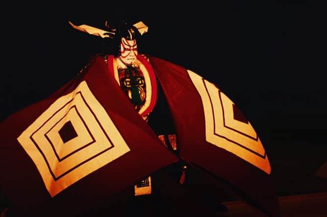 Michael Yamashitaさんのインスタグラム写真 - (Michael YamashitaInstagram)「Kabukiza Theater, Tokyo: The biggest star of the traditional Japanese theatrical art of Kabuki, Ebizo Ichikawa, descends from the famed Ichikawa Kabuki acting dynasty that traces their roots back to the 1600. Here he performs the leading role in Shibaraku, a short 11th century drama in which an evil tyrant is poised to kill innocent people, but is stopped by a samurai superhero who saves the day. Ichikawa applies the fierce make-up and dons the weighty costume of the hero (110 lbs.), performing twice a day. #kabuki #kabukiza #shibaraku #japanesetheater #japaneseculture」7月5日 15時06分 - yamashitaphoto