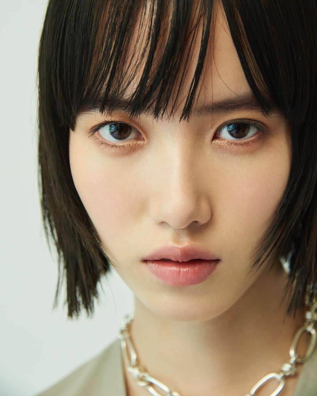 のインスタグラム：「⠀ 2023 A/W Makeup Collection 洗練の余韻  ＜USE ITEM＞ ・ヴァティック アイパレット 09 タイムレスキャメル ・ヴァティック アイズ 22 フォレストゴールド ・イラボレート ジェル アイライナー 01 ブラック ・イラボレート ジェル アイライナー 03 トープ ・アラウズ リップス 09 アプリコットクラッシュ  ＿＿＿＿＿＿＿＿＿＿＿＿＿＿＿＿＿  ＜1st Line up＞ ヴァティック アイパレット ヴァティック アイズ アラウズ リップス イラボレート ジェル アイライナー  ＜2st Line up＞ スキンレゾネート リキッドファンデーション シームレス フェイスパレット スキンユニティ プレストパウダー ファンデーション ブラシ A マルチ ブラシ A  【1st Line up 発売情報】 2023年7月7日(金) 予約開始 2023年7月19日(水) 先行発売：Celvoke 阪急うめだ本店｜伊勢丹新宿店 2023年7月21日(金) 全国発売  【2nd Line up 発売情報】 2023年7月7日(金) 予約開始  2023年8月9日(水) 先行発売：Celvoke 阪急うめだ本店 ｜ Celvoke伊勢丹新宿店｜  Celvoke西武池袋本店 ※ Celvoke 伊勢丹新宿店は7月26日(水) より本館1階イベントスペースPOPUP期間中、特別先行発売  2023年8月18日(金) 全国発売  #Celvoke #2023AWColection #AWCollection #Eyepallet #Eyeshadow #Lips #Eyeliner #Foundation #Facepallet #Facepowder #セルヴォ―ク #2023AWコレクション #AWコレクション #秋冬新色 #秋新色 #アイシャドウパレット #アイシャドウ #リップ #アイライナー #ファンデーション #コンシーラー」