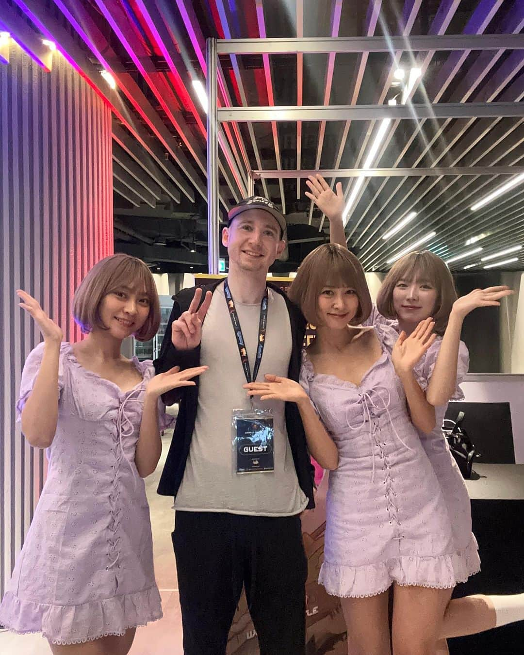 ホ・ヨンジュ さんのインスタグラム写真 - (ホ・ヨンジュ Instagram)「#worldbattle #bangkok 태국에서 공연+뮤비촬영+부스운영+ 예능촬영 + 챌린지기획 ✨ 매 순간이 도전🇹🇭💜   세계는 넓고 할 일은 많다🥹  With @chief_tyler @nilo_destino  @geemamdero.o @_lovely_dew」7月5日 15時14分 - good7919