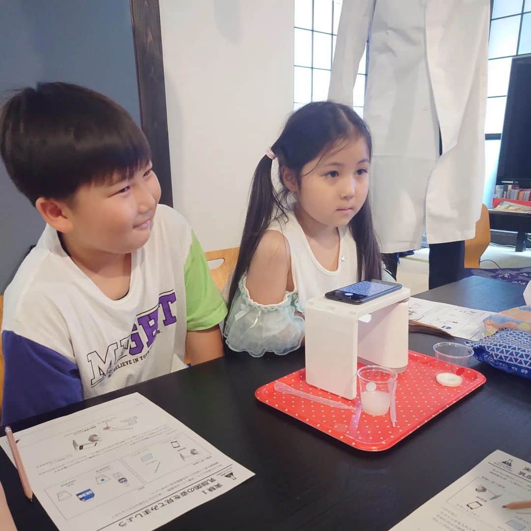 山田彩乃さんのインスタグラム写真 - (山田彩乃Instagram)「先日地球の子供食堂と宿題Cafe(@kodomoniigata )にて、 アサヒ飲料さんによるカルピスLABOを 開催していただきました！🥤✨ 　 顕微鏡で牛乳とカルピスの違いを見比べたり、 カルピスがどうやって出来るか学んだり…！ 最後には皆でカルピスで乾杯❤️ 　 みんな色々な割り方でカルピスを楽しんでいました！ありがとうございました！ 　 実はこの日のメニューには カルピスを隠し味に使った料理も 出してもらってました！ サラダやタルタルソースにも 使えちゃいますよ🙆‍♀️✨ カレーに入れてもいいんだとか！ 　 そして！明後日7/7はカルピスの誕生日！ 私もカルピス飲んでお祝いしよっと🤤❤️ ちなみにトマトジュース割りが意外で美味しかったです🙆‍♀️ 　 改めましてアサヒ飲料さま ありがとうございました！！！」7月5日 15時24分 - ayano.yamada
