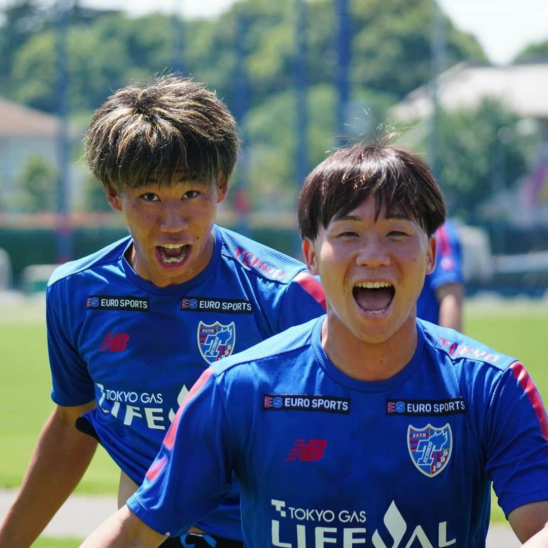 FC東京オフィシャルグッズさんのインスタグラム写真 - (FC東京オフィシャルグッズInstagram)「🔵🔴 兄弟？🤭 @yuta_arai_0613  @fctokyoofficial  #安部柊斗 #荒井悠汰  #FC東京 #fctokyo #tokyo」7月5日 15時25分 - fctokyoofficial