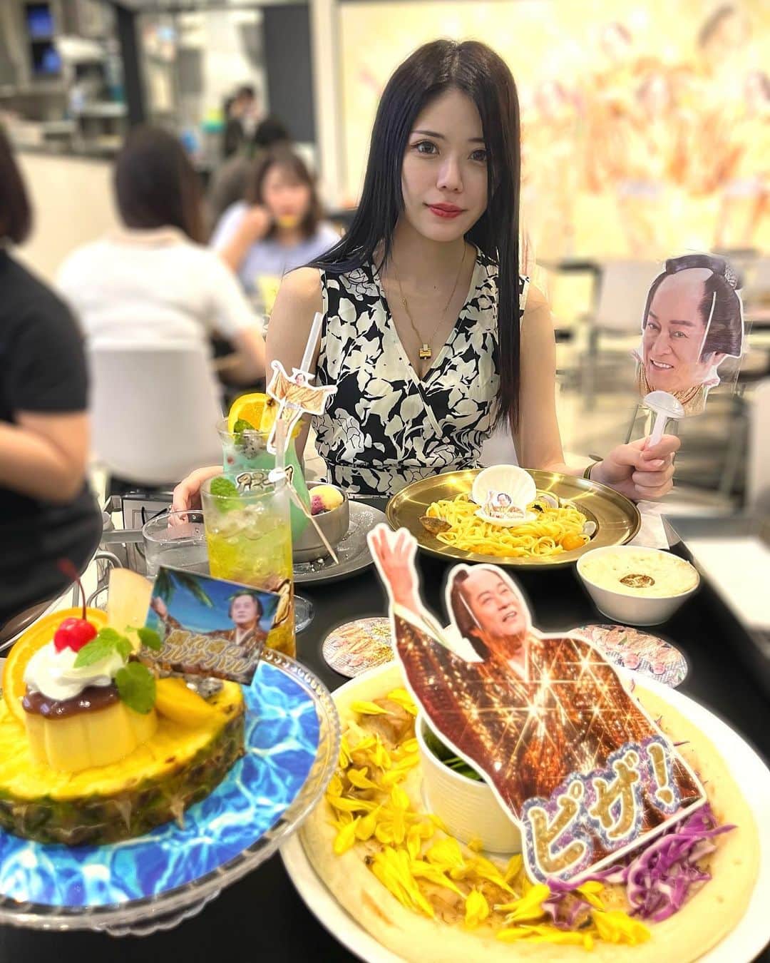 のインスタグラム：「上様…🌹一生ついていきます❣️👘🪩✨ #マツケンサンバ #マツケンサンバカフェ #上様　#マツケンサンバは世界を救う」