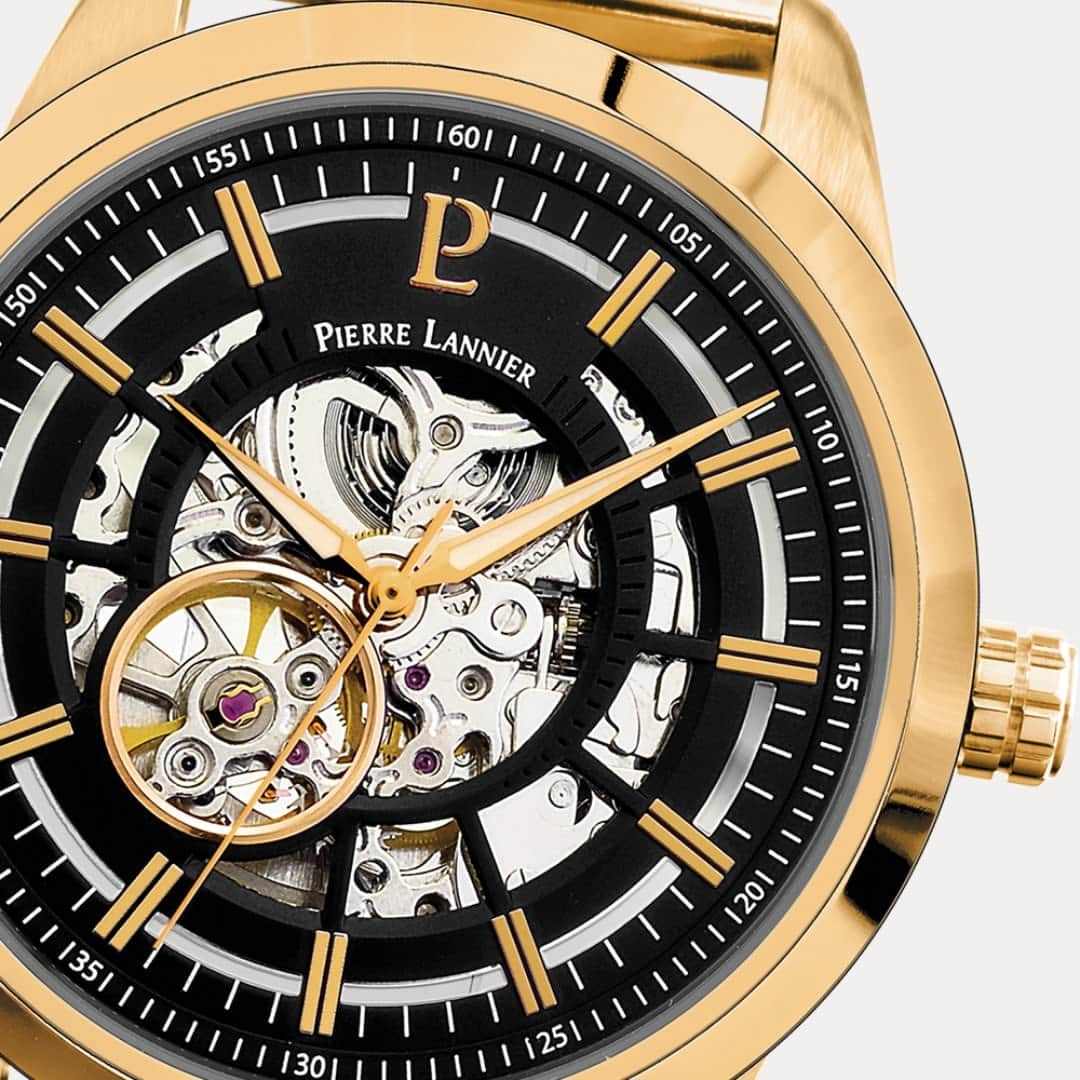 ピエールラニエのインスタグラム：「Capturez l'instant avec notre focus qui met en valeur tous les détails raffinés de cette montre exceptionnelle : notre Aᴜᴛᴏᴍᴀᴛɪᴄ. Chaque détail témoigne de son charme unique.  . . . .  #pierrelannier #montrefrançaise #frenchwatch #montredujour #watchoftheday #dailywatch #watchforman #madeinfrance #watchaddict」