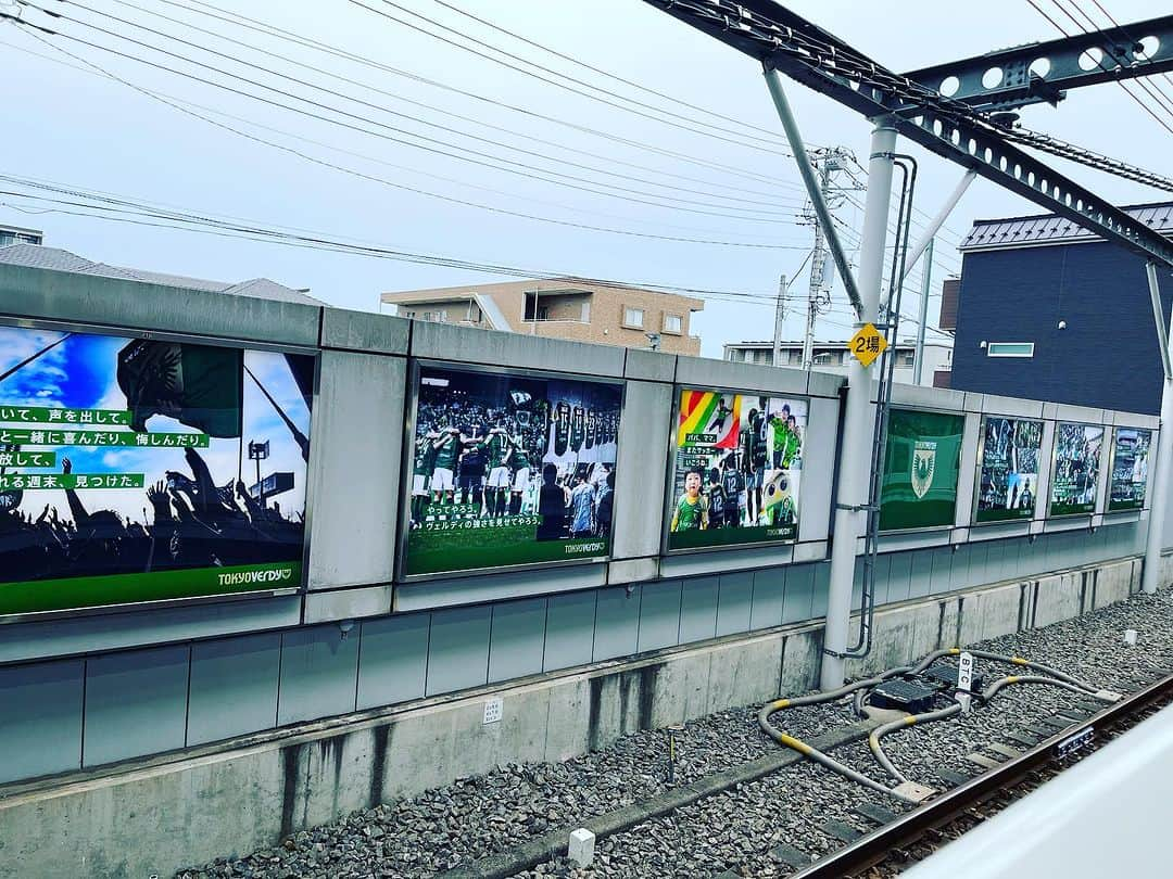 安田美香さんのインスタグラム写真 - (安田美香Instagram)「【#Jリーグ ⚽️#東京V長崎 】 #飛田給駅 に #東京ヴェルディ の7連看板を発見👀  「#Jリーグ観戦 ってイイな〜」と胸が熱くなる素敵な文章&写真♪  ぜひチェックしてみてください😊  #京王線 #jリーグ #tokyo ##verdy #vvaren #nagasaki #安田美香」7月5日 16時20分 - mika.yasuda.horipro