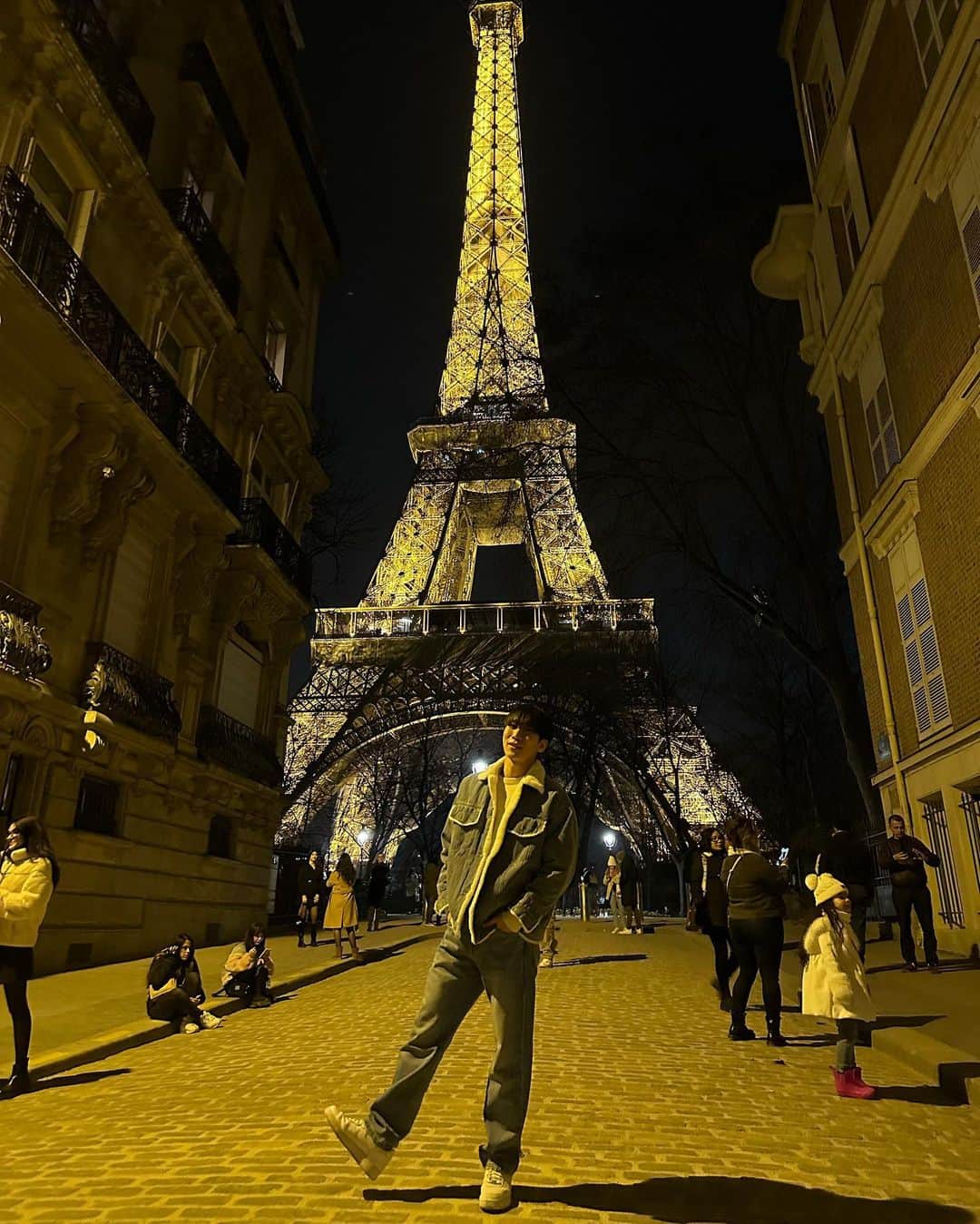 ウングァンさんのインスタグラム写真 - (ウングァンInstagram)「Paris 여행기 part 3 사진 참 많이도 찍었네yo 📸」7月5日 16時13分 - btob_silver_light