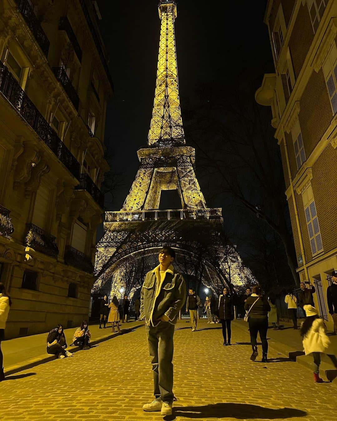 ウングァンのインスタグラム：「Paris 여행기 part 3 사진 참 많이도 찍었네yo 📸」