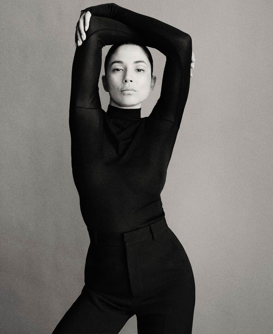 ジェシカ･ゴメスのインスタグラム：「13.06.23 London  Photographed by @paulscala  Make Up by @sandracooke」