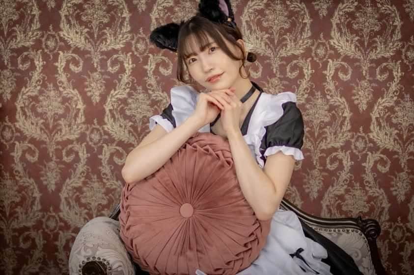 石原美沙紀のインスタグラム：「#メイド服　🐈🐈 ぽんこつめいどですがよろしくお願い致します。何卒🖐️  #데일리　#셀카　#일본　#친구해요 #instagood #instalike #instafashion #japanesegirl #cute  #アイドル  #selfie #followme #likeforlikes  #写真好きさんと繋がりたい#idol #japanese #メイク #フォローミー　#follow #モデル #推し」