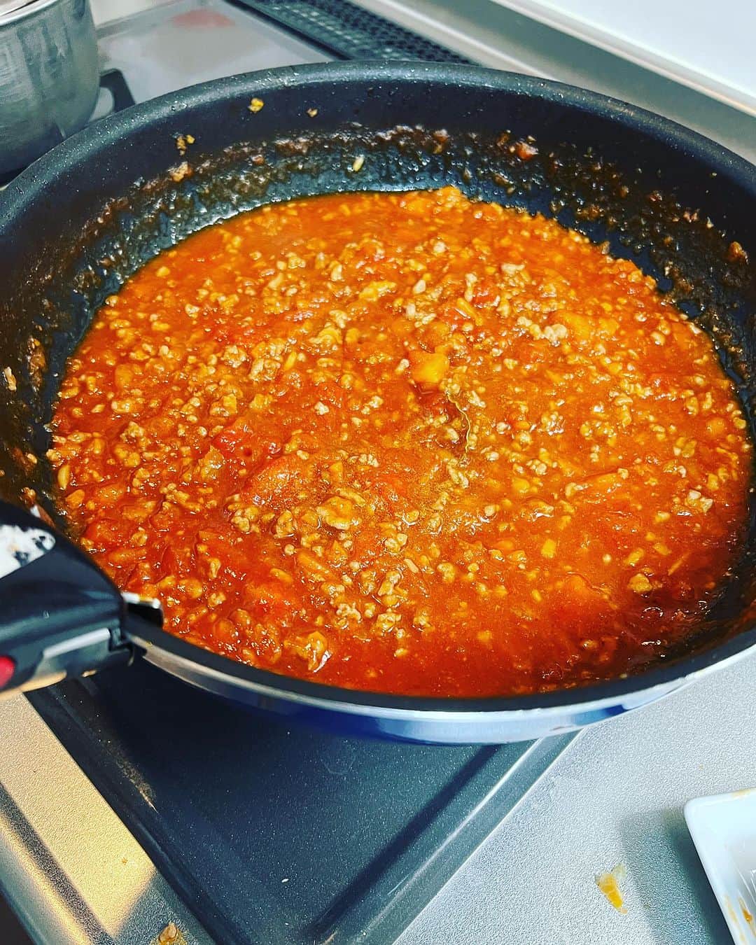 のインスタグラム：「ミートソース仕込んでます〜🎵 #喧太飯  #ミートソース  #仕込み中」