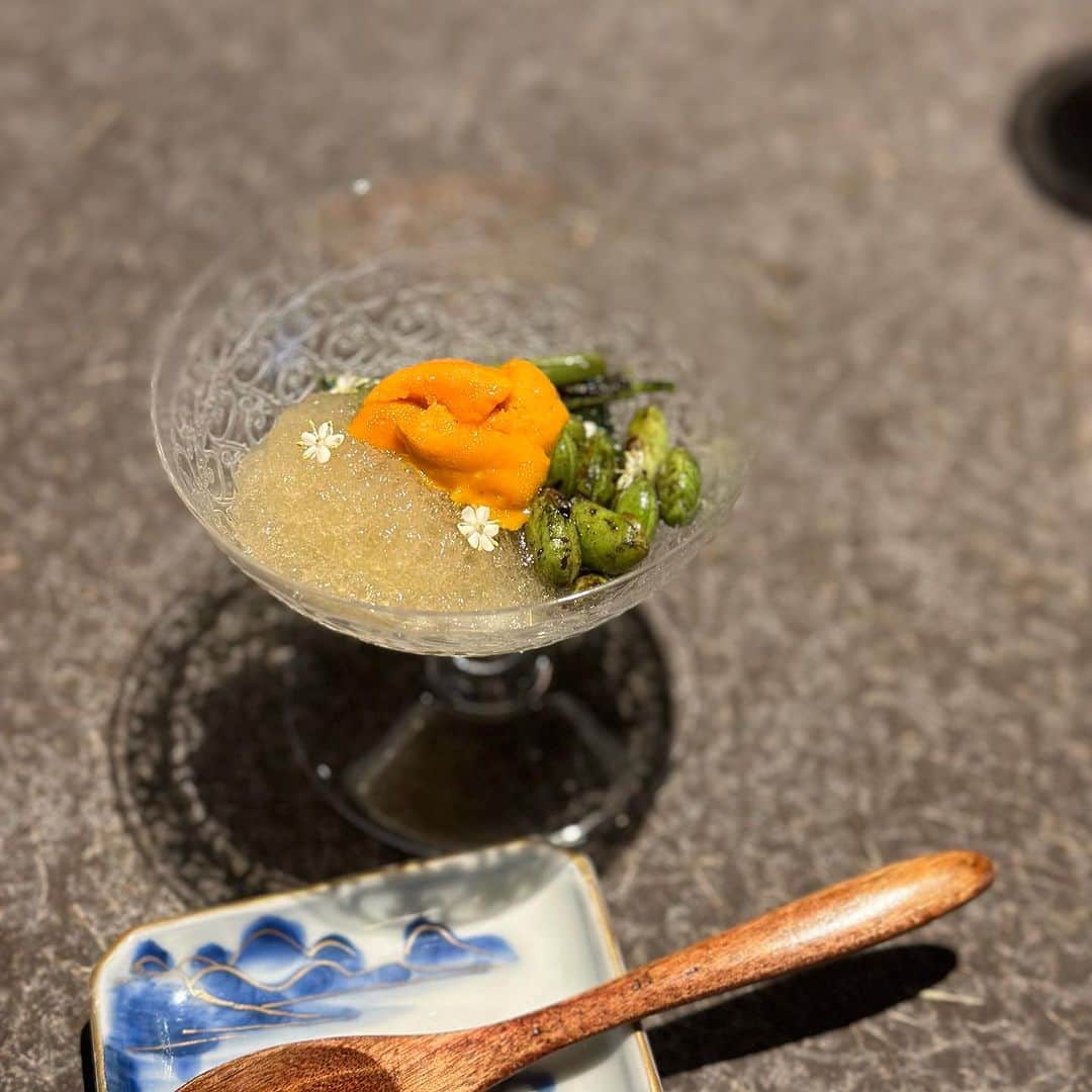 松井絵里奈さんのインスタグラム写真 - (松井絵里奈Instagram)「お誕生日ディナーは 発酵×薪料理の日本料理へ✨  お店には様々な発酵食が置いてあって(テンション上がる) 落ち着く空間で 薪の音を聞きながらいただく 日本料理も素晴らしかったです。  · · • • • ✤ • • • · · #36歳最初のディナー #発酵料理 #薪料理 #カウンター席でいただく #おとなになりましたね  #やっぱりお米が好き #松井絵里奈」7月5日 16時31分 - erina74xx