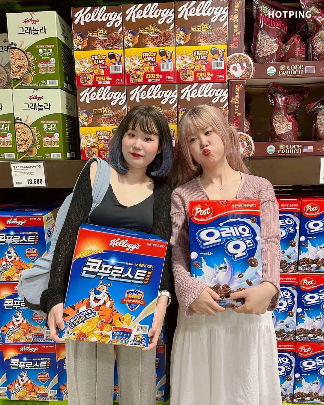 HOTPING公式アカウントさんのインスタグラム写真 - (HOTPING公式アカウントInstagram)「e-mart TRADERS 可愛いポーズまとめ🌼  先日アップした【みみららシリーズ】e-mart TRADERS動画はもうご視聴されましたか？( •̀ ω •́ )  トレーダーズで撮った写真をお見せします💕 コストコなど大型スーパーなどに行ったとき、ポーズの参考にしてくださいね📸👏  保存しておくといつでも見返せます😉  #写真 #ポーズ #おすすめ #モデル #emart #emart_TRADERS #イーマート #トレーダーズ #이마트 #트레이더스 #hotping_staff #hotping #みみちゃん #らら先輩 #韓国好きあるある #韓国女子 #韓国生活 #あざとい #あざとい系女子 #일본인 #韓国 #韓国旅行 #韓国ファッション #韓国好きな人と繋がりたい #韓国トレンド #사진스타그램 #인생샷 #포즈추천 #사진포즈 #사진포즈추천」7月5日 16時55分 - hotping_japan