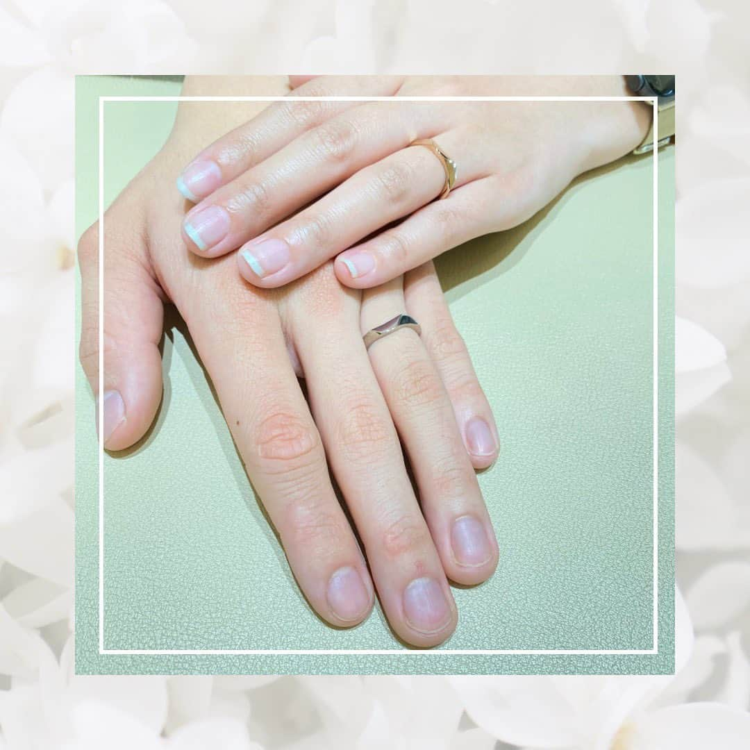 j_paris_bridalのインスタグラム：「————————————————  【お客様Photo💍】 ⁡ みなさまこんにちは😊 お客様のお写真を投稿させていただきます💓  シンプルな中にもデザイン性のあるリングを選んでいただきました✨️ お2人の雰囲気にぴったりでお似合いです💓  ジュエリーパリでは指輪を選ぶ時間も楽しんでいただきたいという想いからスタッフが一から丁寧にご案内し、お2人の大切な指輪選びのサポートをさせて頂きます☺️💍 ⁡ 詳しくはお電話、メールにてお気軽にお問い合わせくださいませ📩 皆様のお越しを心よりお待ちしております♪  ————————————————  #婚約指輪 #結婚指輪 #マリッジリング #エンゲージリング #ブライダルリング #結婚指輪福井 #結婚指輪人気 #ジュエリーパリ福井 #婚約指輪福井 #結婚指輪人気 #結婚指輪おすすめ #ブライダル指輪 #結婚指輪専門店 #婚約指輪おすすめ #婚約指輪専門店 #ring #marriage #bridal #wedding #結婚 #ウェディング #プレ花嫁 #ブライダル  #結婚式  #結婚式準備 #福井のいいところ #jewelryparis #ジュエリーパリ」