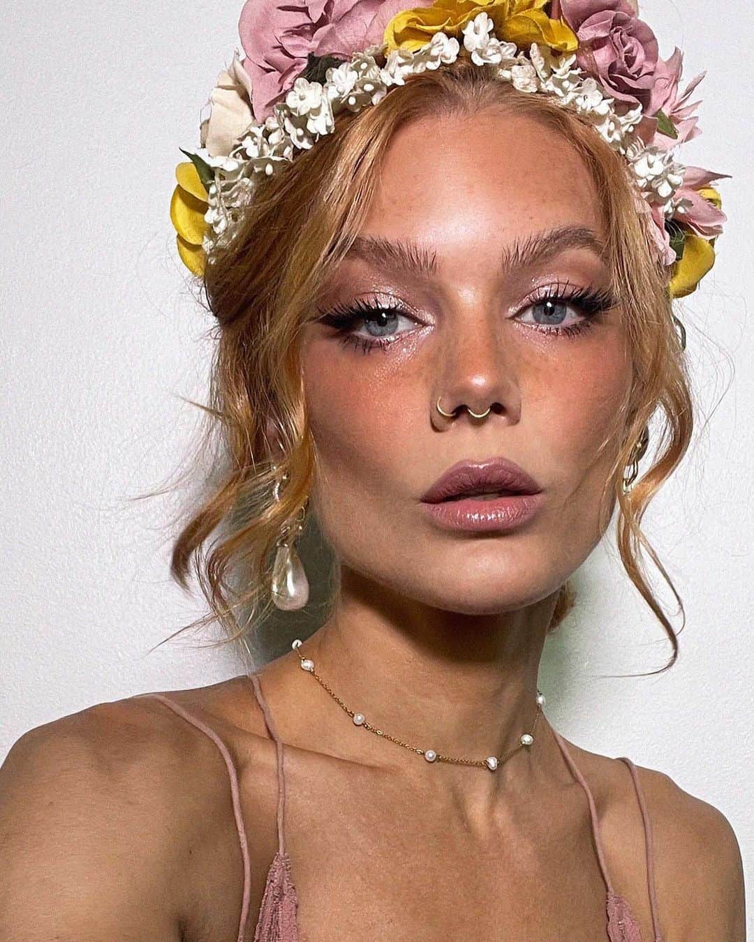 Linda Hallbergさんのインスタグラム写真 - (Linda HallbergInstagram)「Reklam för @lhcosmetics Remember my midsummer look? Swipe to see the tutorial and Swipe again to see what I used on my eyes 😘 FINALLY we have launched Sparkl, the most beautiful glittery (plastic free ofc) multi use Liquid eyeshadows! They are now live at LHcosmetics.com ❤️」7月5日 17時08分 - lindahallberg