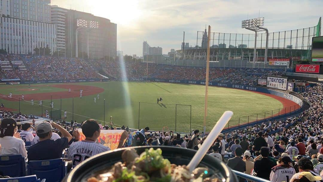 外山輝信さんのインスタグラム写真 - (外山輝信Instagram)「日曜日に豊前房チームと人生2度目の野球観戦（モツカレー&レモンサワー）。ヤクルト対広島。ナイターだったので、暑くもなく、気持ち良かった。ヤクルト（ファンというわけでもないですが）も勝ったし。また行きたい。それにしてもカープファンの圧（応援）はすごかった。」7月5日 17時08分 - terunobu_toyama