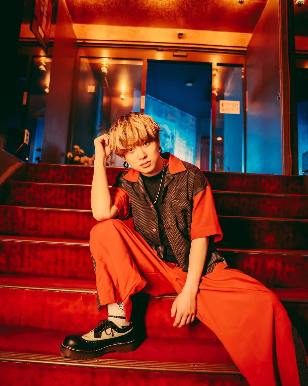 石原慎也のインスタグラム：「友達のブランドのモデルしてきたやつまだあったよ。真っ赤🟥  hairmake 鈴木智之 @hairmake_tomo  stylist 橘昌吾 @shogo_tachibana  photo by 刈馬健太 @kenta_karima」