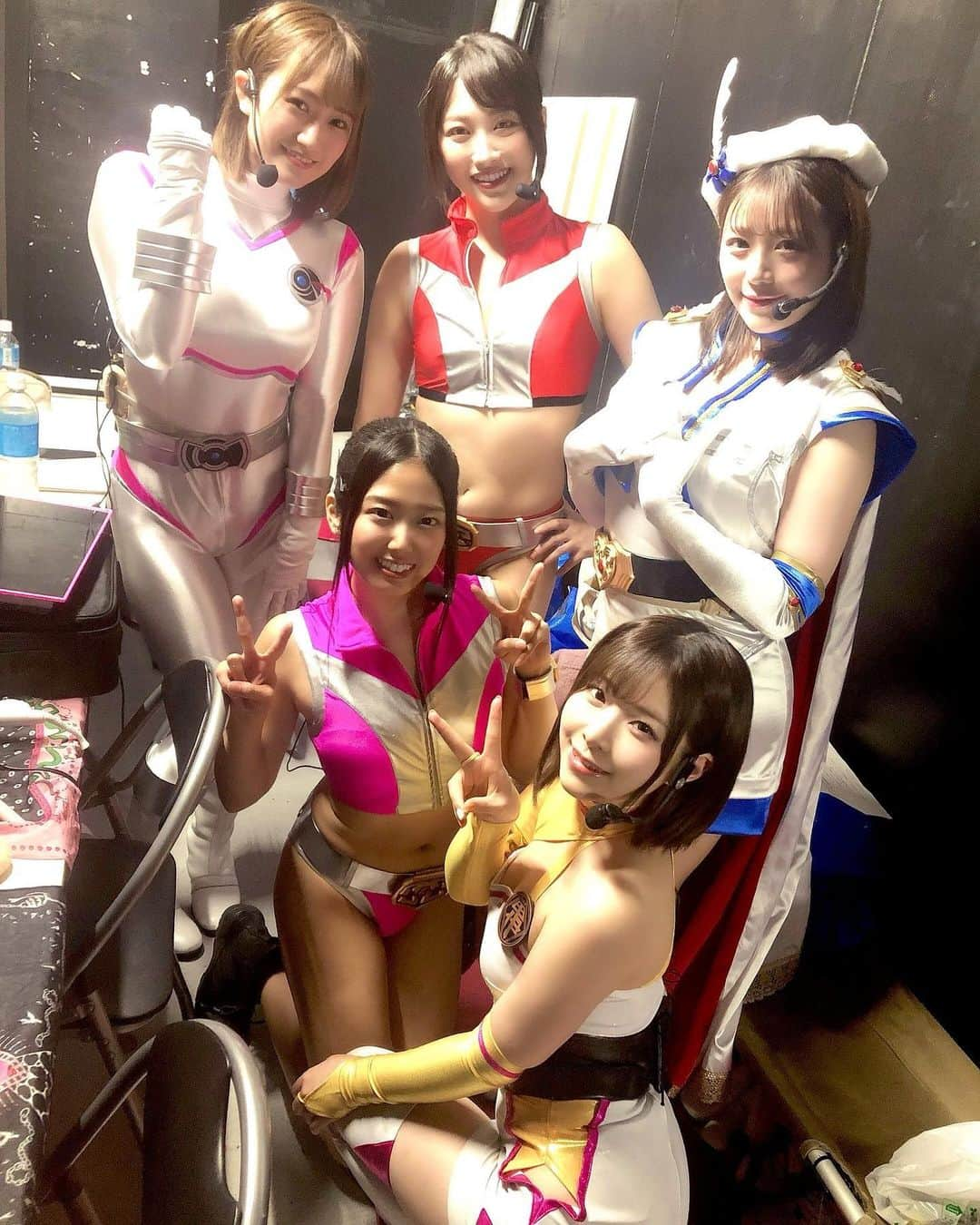 沙月恵奈のインスタグラム：「スーパーヒロインショー🦸‍♀️ また是非やりたい😆 #沙月恵奈 #GIGA #レッドフェニックス #コウガイガー #ギガ」