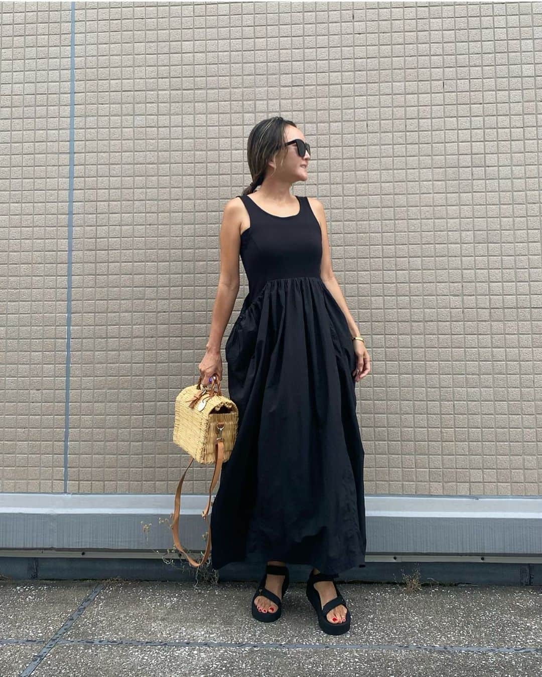 mimimimiyoさんのインスタグラム写真 - (mimimimiyoInstagram)「暑くて楽ちん涼しいワンピースばっかり着てる  ワンピ#CANALJEAN バッグ#ToinoAbel サンダル#teva」7月5日 17時18分 - mimimimiyo