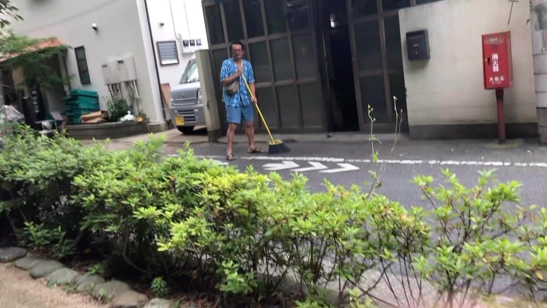石塚啓次のインスタグラム：「ムラ君にドッキリ！ ありがとうございます！  #石塚啓次 #YouTube #宵宵祇園  #yoiyoigion  #ブエナビスタデポルテ #buenavistadeporte #バルセロナ」