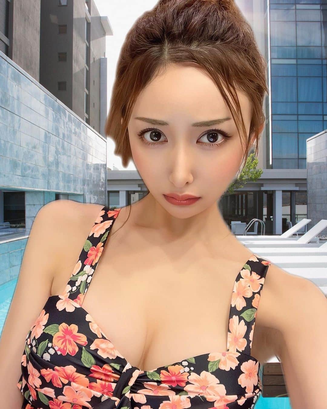 メイサのインスタグラム：「今年はこの水着を着てプールに行きたいと 思いを込めて自宅で撮って背景合成したら 良い感じ🫶⛱️笑  #dazyy #dazzystore #dazzyme #デイジー水着#夏#水着#プール#asiangirls #ハーフ #셀카#셀카그램#攝影#旅遊攝影」