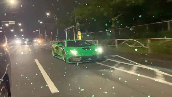 諸星伸一のインスタグラム：「⭐️アニヴェルサリオ一番星号⭐️  #lamborghini #ランボルギーニ #morohoshi #諸星伸一 #fightingstar #ファイティングスター #fsbk #世界最強モロックマ #世界最強諸星一家 #諸星一家 #powercraft  #lexani #lexanijapan #rockford #tokyo #japan」