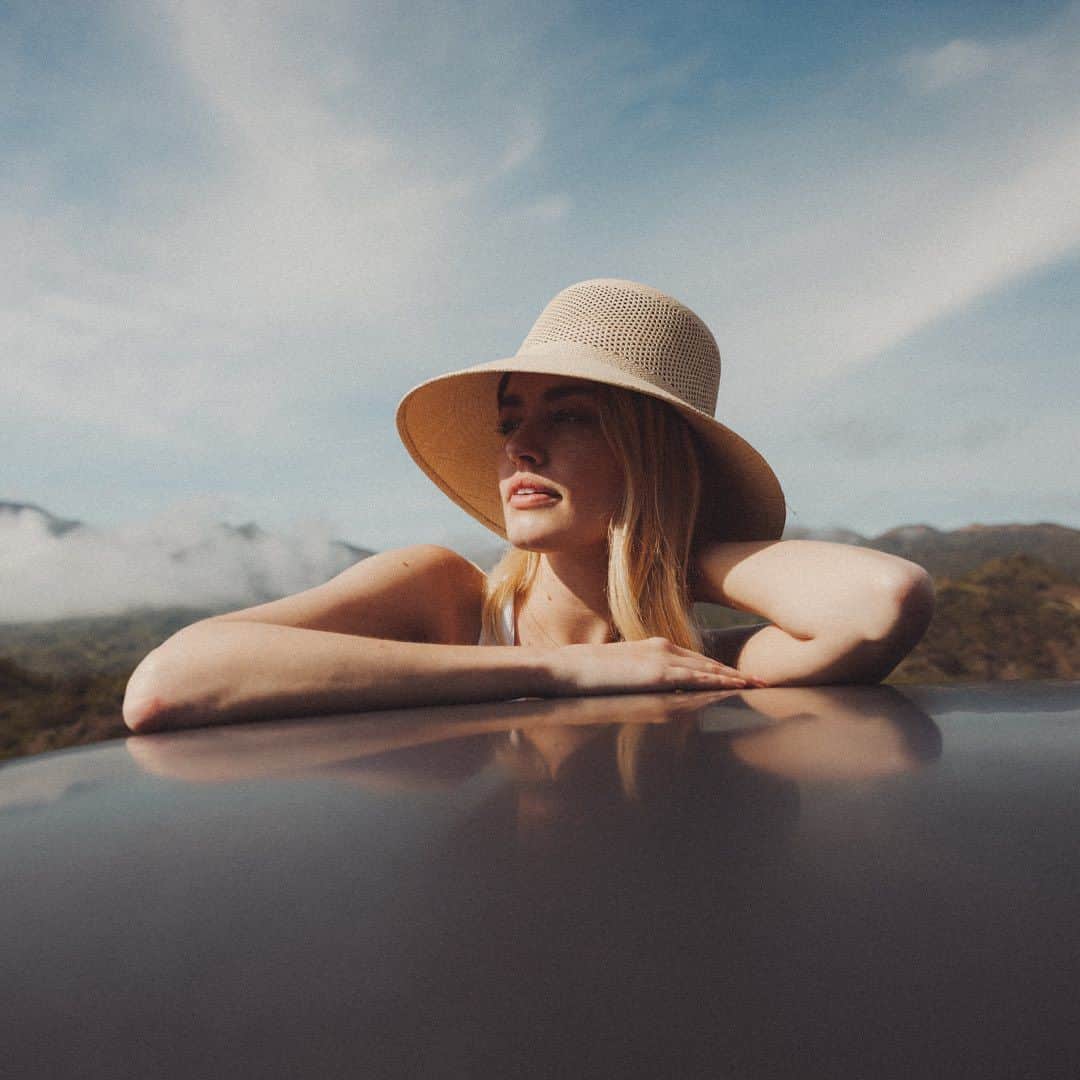ブリクストンのインスタグラム：「The Panama Reserve Collection is a limited series of straw headwear crafted in Toquilla palm from Ecuador, each piece is handwoven by a skilled weaver.」
