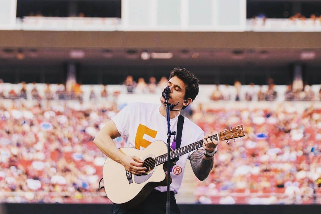 ジョン・メイヤーさんのインスタグラム写真 - (ジョン・メイヤーInstagram)「From Dead to Ed To Dead. What a blast to open for Ed Sheeran (@teddysphotos) at @gillettestadium outside of Boston to fill in for @thegr8khalid. When Ed asked me, the idea was just too intriguing to pass up, and I loved the opportunity to help cover for two of my friends at the same time. After jumping on stage for “Thinking Out Loud,” it was straight to the plane and off to Boulder for three nights of music with @deadandcompany… have guitar, will travel for the music and the people I love. ♥️」7月6日 3時50分 - johnmayer