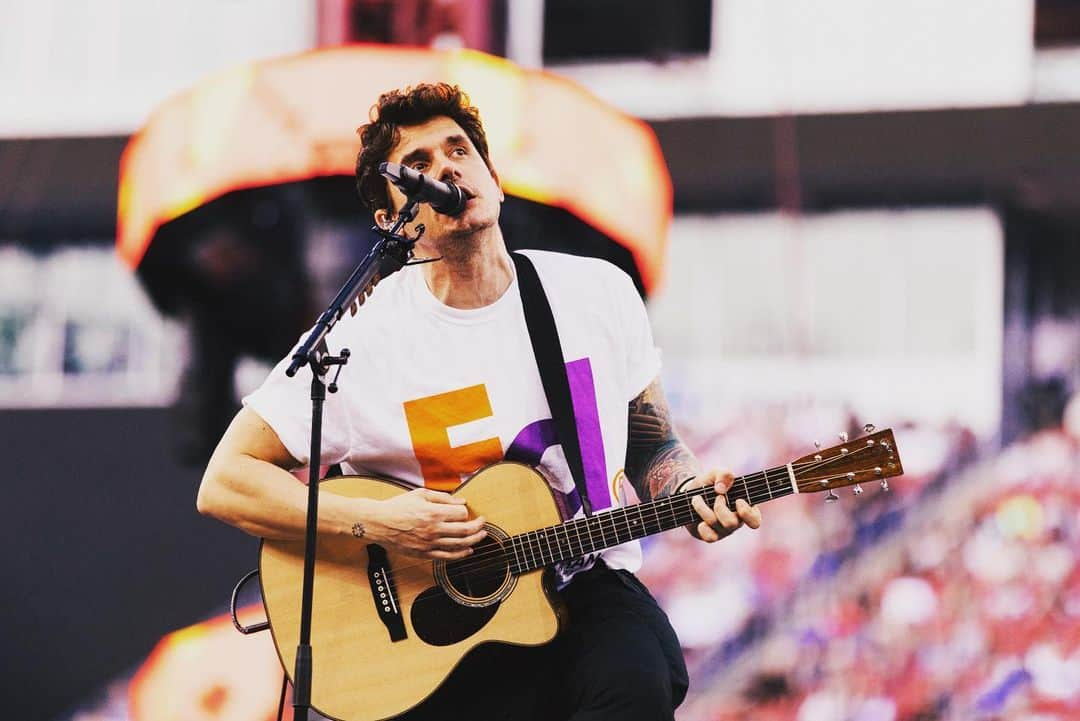 ジョン・メイヤーさんのインスタグラム写真 - (ジョン・メイヤーInstagram)「From Dead to Ed To Dead. What a blast to open for Ed Sheeran (@teddysphotos) at @gillettestadium outside of Boston to fill in for @thegr8khalid. When Ed asked me, the idea was just too intriguing to pass up, and I loved the opportunity to help cover for two of my friends at the same time. After jumping on stage for “Thinking Out Loud,” it was straight to the plane and off to Boulder for three nights of music with @deadandcompany… have guitar, will travel for the music and the people I love. ♥️」7月6日 3時50分 - johnmayer