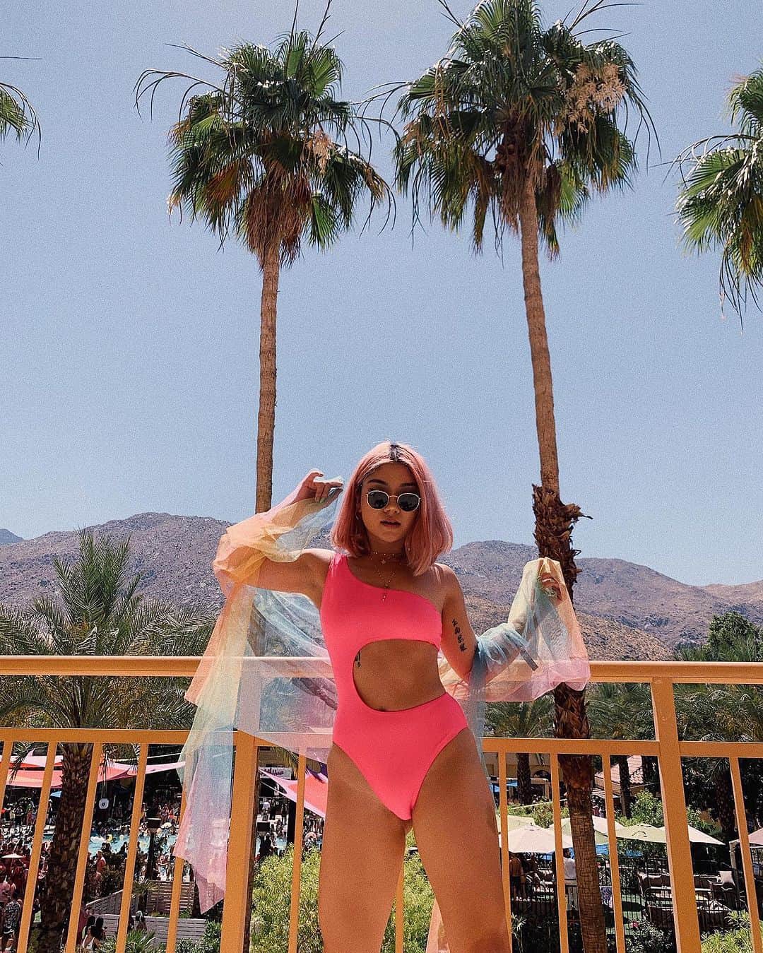 Marycakeさんのインスタグラム写真 - (MarycakeInstagram)「back to the desert next month to get a lil wet 🤠 for my favorite summer festival @splashhouse!! pool parties + multiple stages across two diff weekends~ swipe for lineup + bb mary in 2018 + 2019」7月6日 3時53分 - marycake