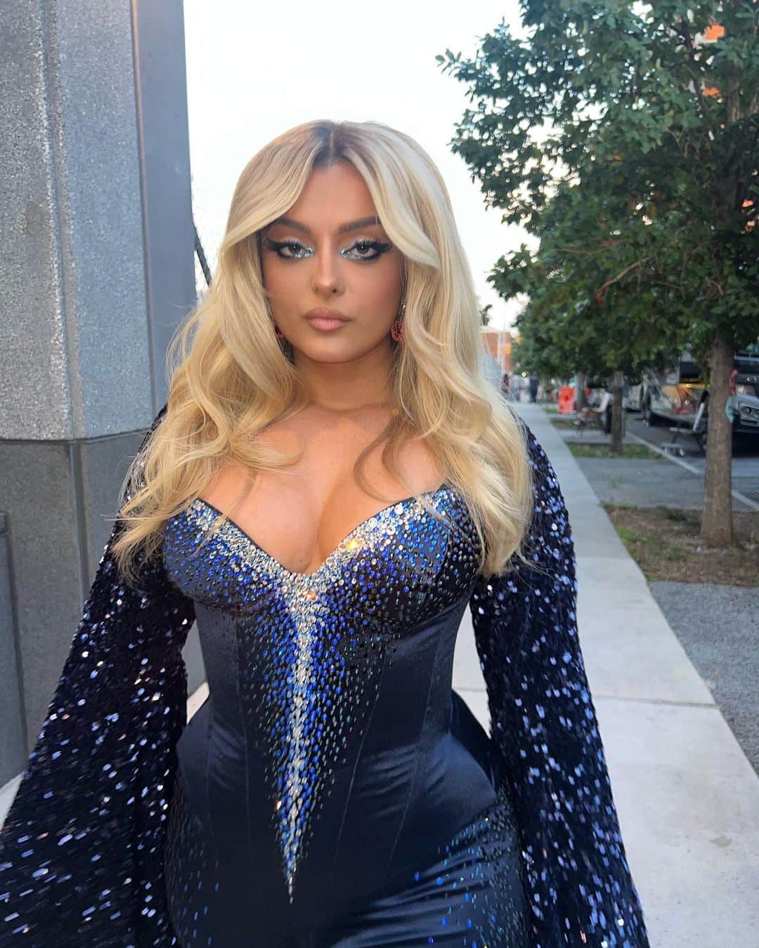 Bebe Rexhaのインスタグラム：「A moment for this look 🎆」