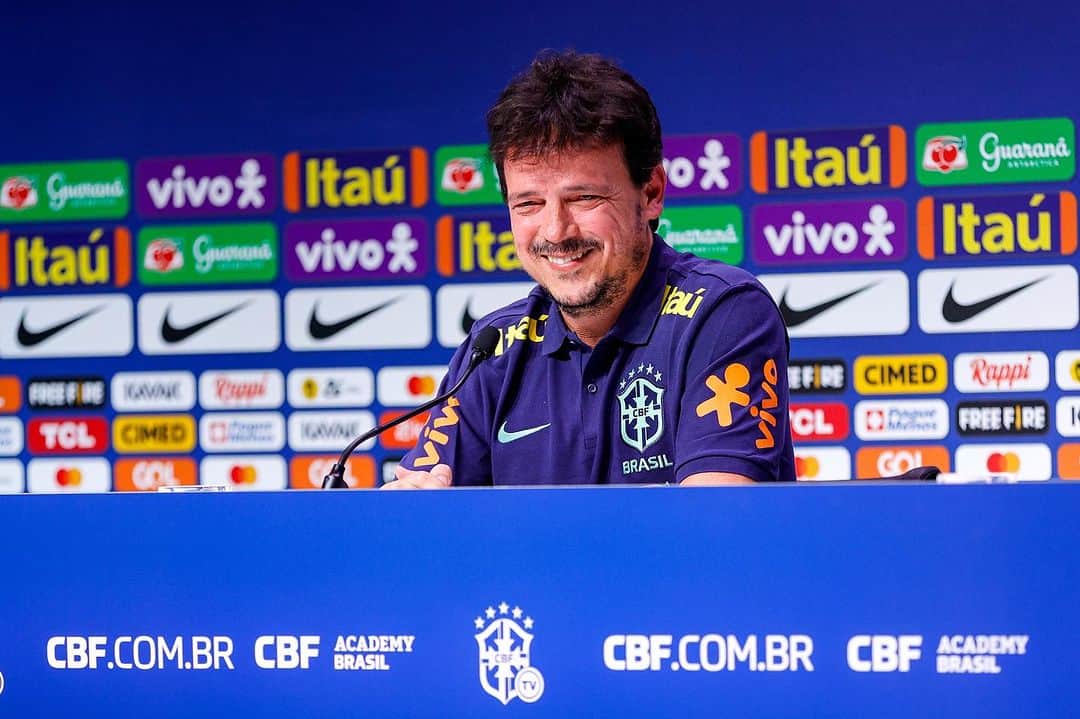 のインスタグラム：「A felicidade de quem vai comandar a Pentacampeã Mundial🤩  📷: @rodrigoferreira.dg」