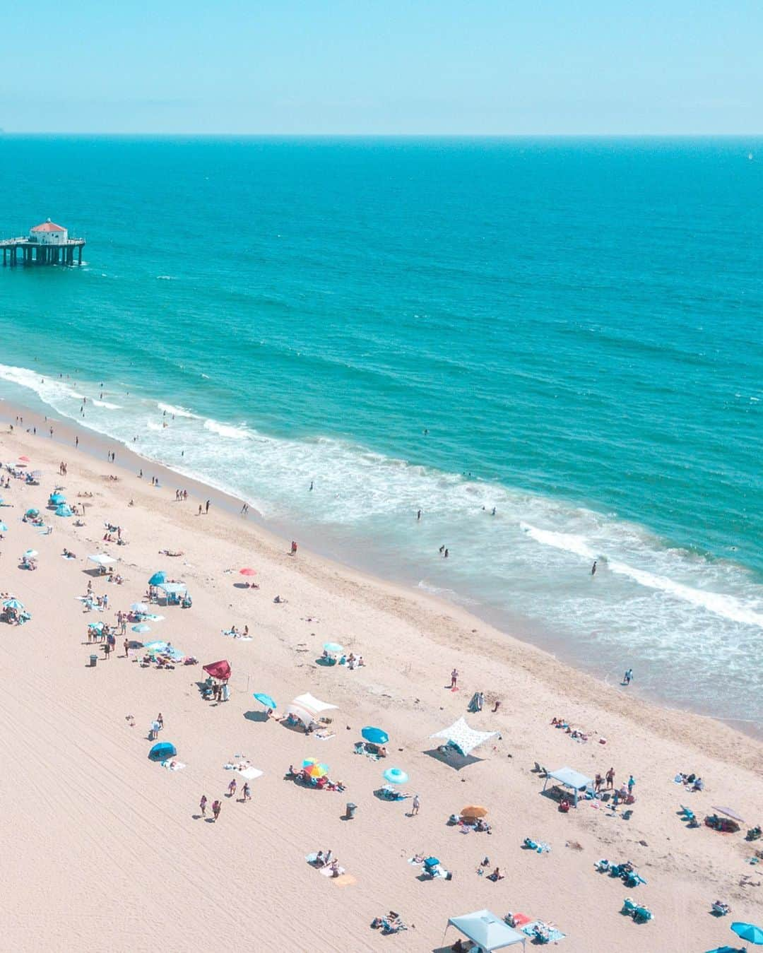 Pete Halvorsenさんのインスタグラム写真 - (Pete HalvorsenInstagram)「Was nice of the “No Sky July” Marine Layer to burn off for yesterday’s festivities. Seemed like a well represented and behaved beach day. 🏖️🇺🇸  Swipe for 👀  Northside #PierPressure  July 4, 2023」7月6日 4時05分 - petehalvorsen