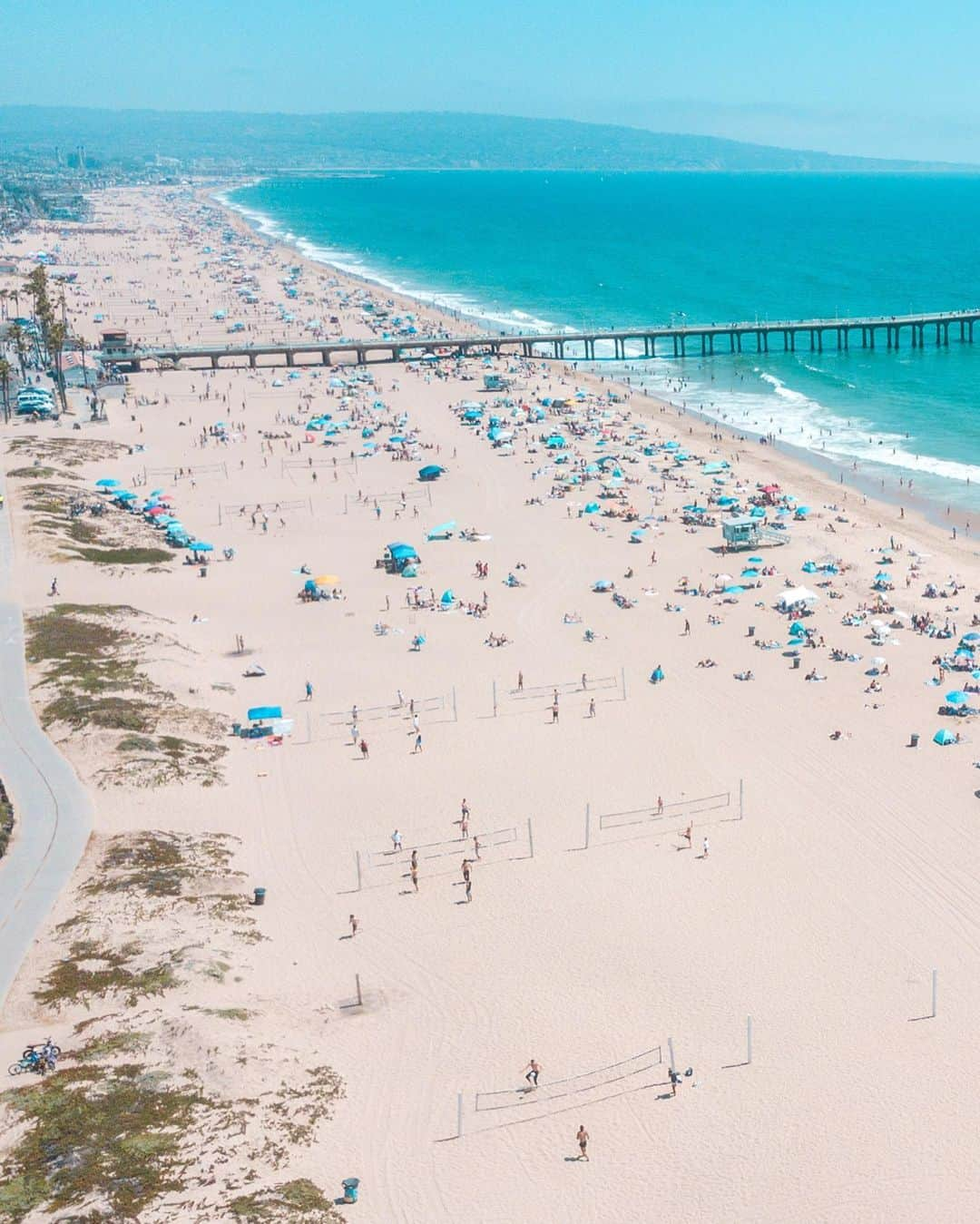 Pete Halvorsenさんのインスタグラム写真 - (Pete HalvorsenInstagram)「Was nice of the “No Sky July” Marine Layer to burn off for yesterday’s festivities. Seemed like a well represented and behaved beach day. 🏖️🇺🇸  Swipe for 👀  Northside #PierPressure  July 4, 2023」7月6日 4時05分 - petehalvorsen