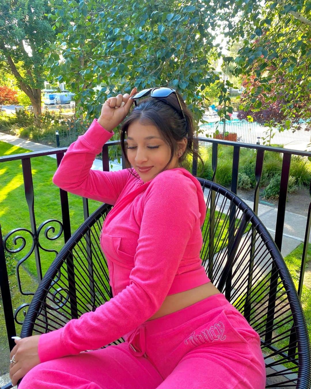 ジューシークチュールのインスタグラム：「Refuse to let the long weekend end honestly #JuicyCouture」