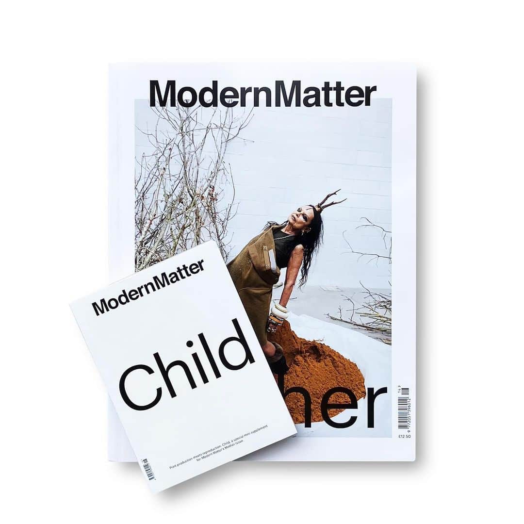 DOVER STREET MARKET GINZAさんのインスタグラム写真 - (DOVER STREET MARKET GINZAInstagram)「2023年7月8日(土)ドーバー ストリート マーケット ギンザ 7F 書籍スペース BIBLIOTHECA(ビブリオテカ)にて、イギリス発の雑誌「Modern Matter Magazine」の最新号 Issue 21 “The Shapes of Things to Come”および貴重なバックナンバーを発売いたします。   当日 13:00 – 15:00には、雑誌のクリエイティブ・ディレクターでアーティストでもあるOlu Michael Odukoya (オル・マイケル・オドゥコヤ)が来店しブックサイニングを行います。   Modern Matter Magazine Issue 21 arrives Saturday 8th July at Dover Street Market Ginza 7F BIBLIOTHECA.  Artist / Creative Director of Modern Matter Magazine, Olu Michael Odukoya, will be in the shop from 1pm to 3pm to sign on the magazine.  We look forward to seeing you!  【Modern Matter Magazine】 The latest issue stands at the nexus of art, culture, and technology. In it, they break new ground through images, interviews, and articles created with the assistance of AI. In fact, 80% of the research materials and ideas were conducted by the AI assistant, making this a truly groundbreaking publication, once again pushing the boundaries of the possible. Modern Matter magazine is a groundbreaking biannual publication that merges the sometimes-chaotic approach to style and content found online with the careful consideration for production and the written word that has always characterised the very best print journals, Modern Matter is unlike any other magazine on the market. Named in honour of its focus on the now, as well as on the facets of art, style, design and culture that most matter to the team behind the magazine, it brings the personal into a sphere that’s typically commercial.  Limited number of back Issues will also be available at the launch:  Issue 6 Issue 9 Issue 14 Issue 17 Issue 18 Issue 19 Issue 20  @modernmattermagazine @olu.odukoya @post_books @doverstreetmarketginza」7月5日 19時41分 - doverstreetmarketginza